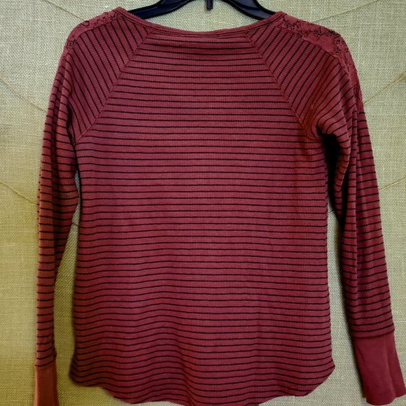 Chloe K Henley LS Shirt Lace Shoulder Wine Color - Picture 3 of 3